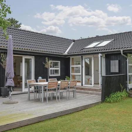 Holiday home Beautiful In Sjaellands Odde With Kitchen