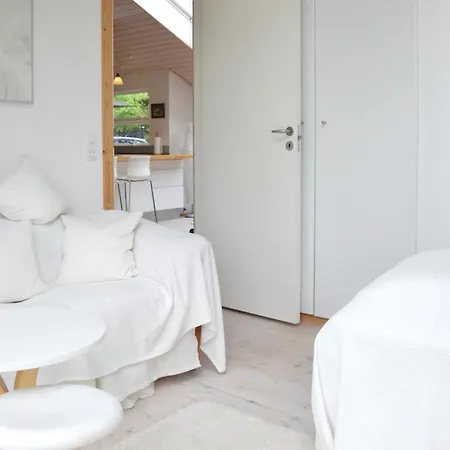 2 Bedroom Cozy In Sjaellands Odde بيت للعطل Yderby