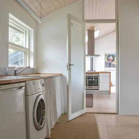 Two-bedroom With A Fireplace In Sjaellands Odde 別荘