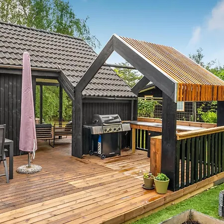 Two-bedroom With A Fireplace In Sjaellands Odde *