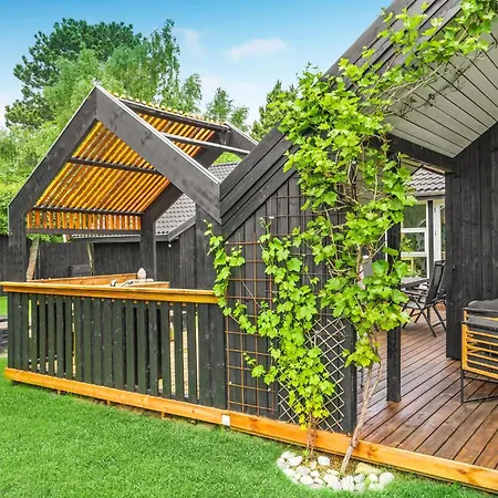 Holiday home Beautiful In Sjaellands Odde With Kitchen